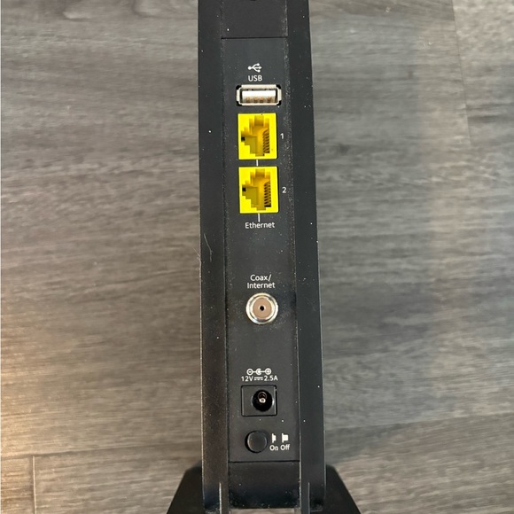 Netgear Black Wired Router - Picture 5 of 10